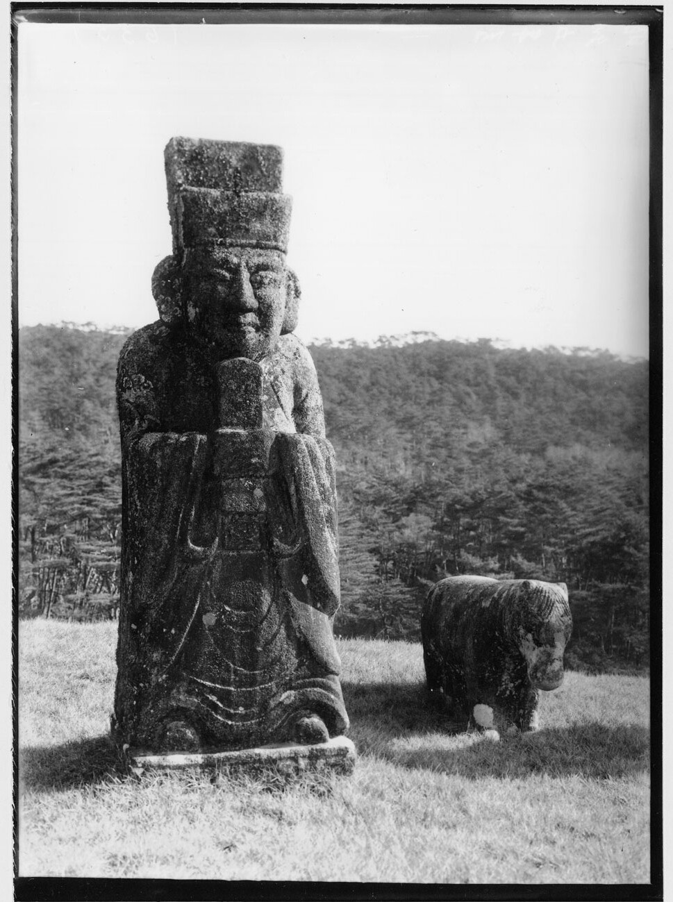 선조 목릉 동측 문석인과 석마